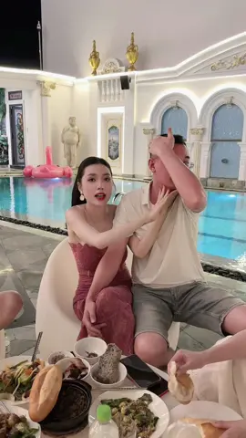 Hạnh phúc nhất không phải giây phút được cùng nhau nắm tay bước đến lễ đường, mà là giữ mãi nụ cười ấy theo năm tháng@Lê Trung 🥷🏻 