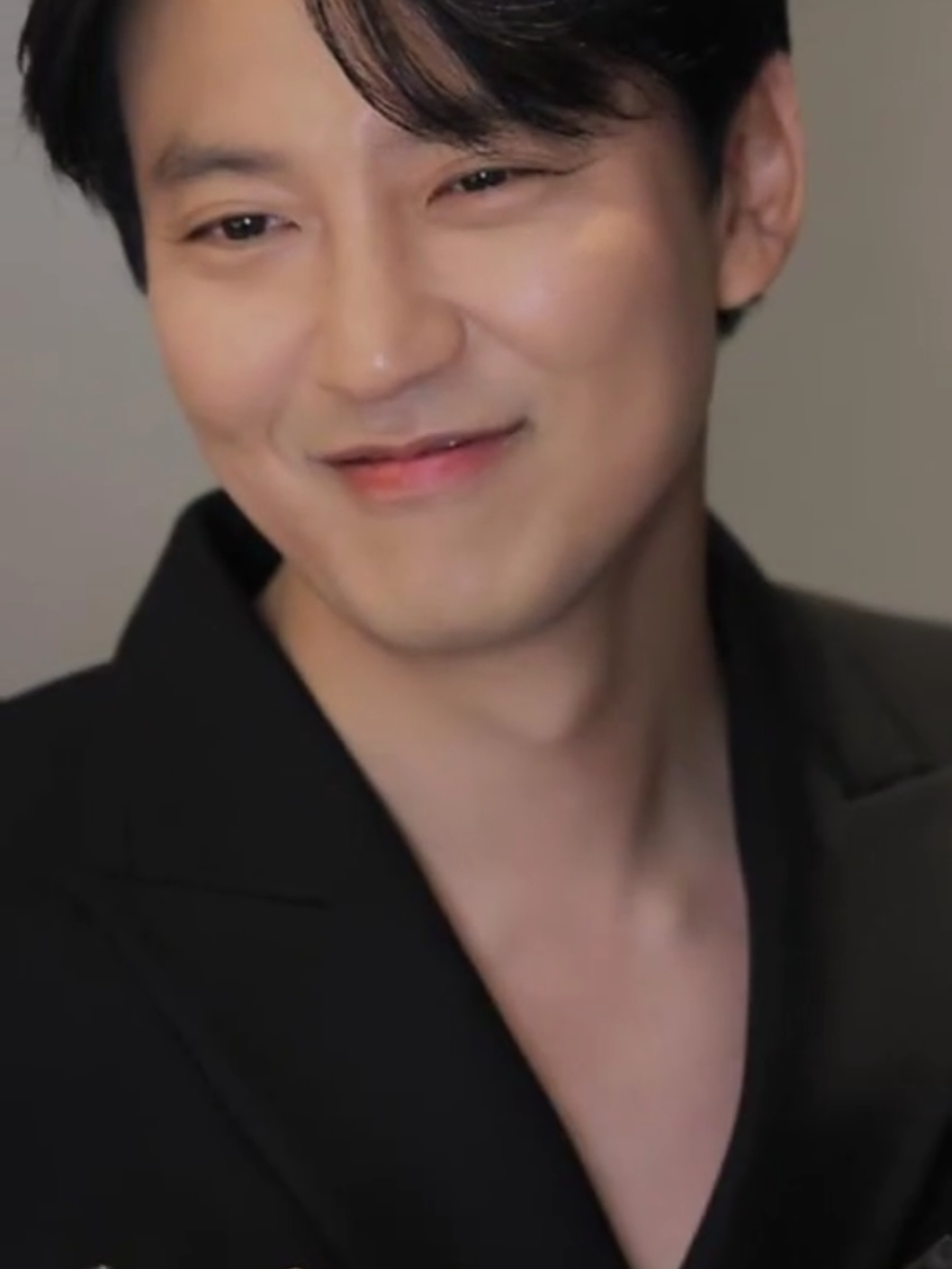 bahkan kim namgil gak lolos dari angin indonesia🤣🤣 #kimnamgil #padang 