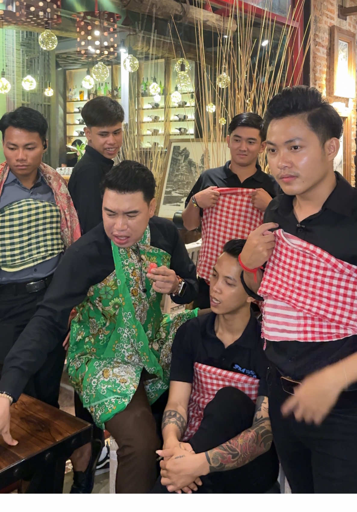 ចែ ខ្ទើយមែន …! 🧨🧨🧨🧨 #fyp #funny #funnyvideos #mesapubstreet #siemreap 