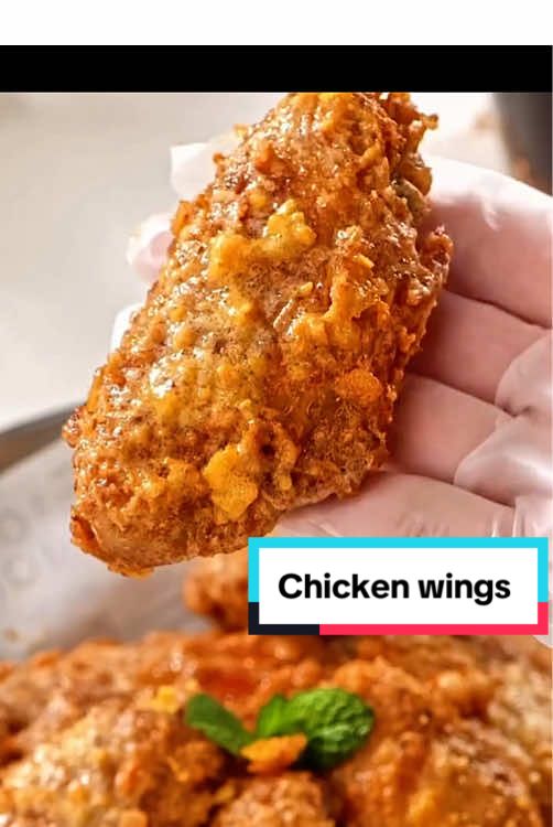Salted Egg Yolk Fried Chicken Wings Salted Egg Yolk Fried Chicken Wings 😋 📝Ingredients: 6-8 chicken wings, 4-5 salted egg yolks, cooking wine, light soy sauce, salt, white pepper, cornstarch, cooking oil 👩🍳Instructions: 1. Score the chicken wings twice. Add 1 tablespoon of cooking wine, 1/2 tablespoon of light soy sauce, a pinch of salt, and white pepper, mix well, and marinate for 15 minutes to remove the fishy smell. Crush the salted egg yolk and mix well with 1 tablespoon of cooking wine (to prevent burning). 2. After marinating the chicken wings, coat them with a thin layer of cornstarch. Heat cold oil in a pan until 60% hot. Deep-fry until golden and crispy. Remove from the pan and drain (this is key to a crispy exterior and tender interior!). 3. In another pan, add a little oil and add the salted egg yolk paste. Stir-fry over low heat until bubbles form. Add a little sugar for flavor. Quickly add the chicken wings and stir-fry until each wing is coated with the egg yolk. 4. Finally, sprinkle with chopped green onions and serve!  #chickenwings #Recipe #FoodTok #chicken #fyp 