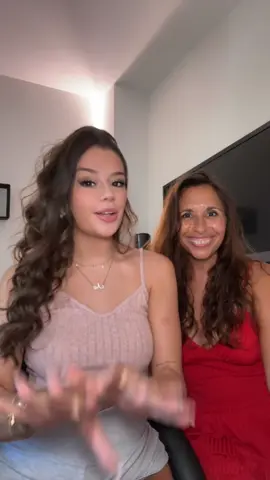 ✨ Coucou mes copinettes, comment vous allez ? 🤍 Aujourd’hui, c’est ma maman qui me maquille 💄✨ Alors, vous en pensez quoi ? 😌 Notez de 1 à 10 ⬇️ Vous préférez quand c’est elle qui me maquille ou quand c’est moi d’habitude ? 🪞 Je vous aime fort 🤍 #makeup #cleangirl #maquillage #beauty #makeuptutorial #fyp #viral #cleangirlaesthetic #glow #makeuplook #beforeandafter #transformation #makeuptrend #aesthetic #copinette 
