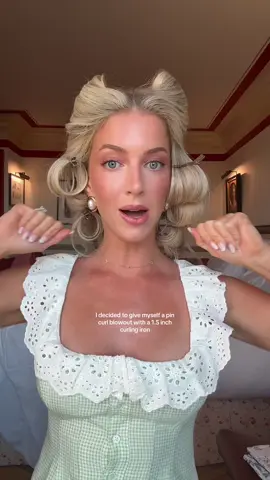 take out my 1.5 inch curling iron pin curls with me #hairtok #hairtutorial #blondehair #curls #hairstyle 