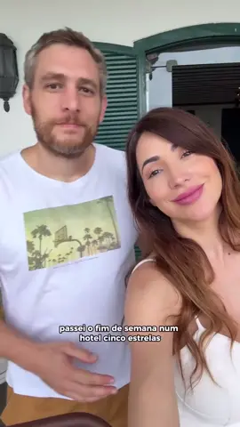 Um final de semana de filme, num cenário de rainha — e a apenas 1 hora de São Paulo! 😍 Ficamos no @casagrandehotel e… foi simplesmente inesquecível! A arquitetura colonial, a acomodação conjugada, a recreação pras crianças, a gastronomia dos deuses… e aquele café da manhã que parecia saído de um conto encantado! ☕🍓 Foi inesquecível! Marca aqui quem você levaria debaixo das suas asas pra viver um final de semana assim: cheio de charme, conforto e memória boa! 💛 . . #CasaGrandeHotel #ViagemEmFamília #Experiência5Estrelas #ReelsDeViagem #Guarujá 