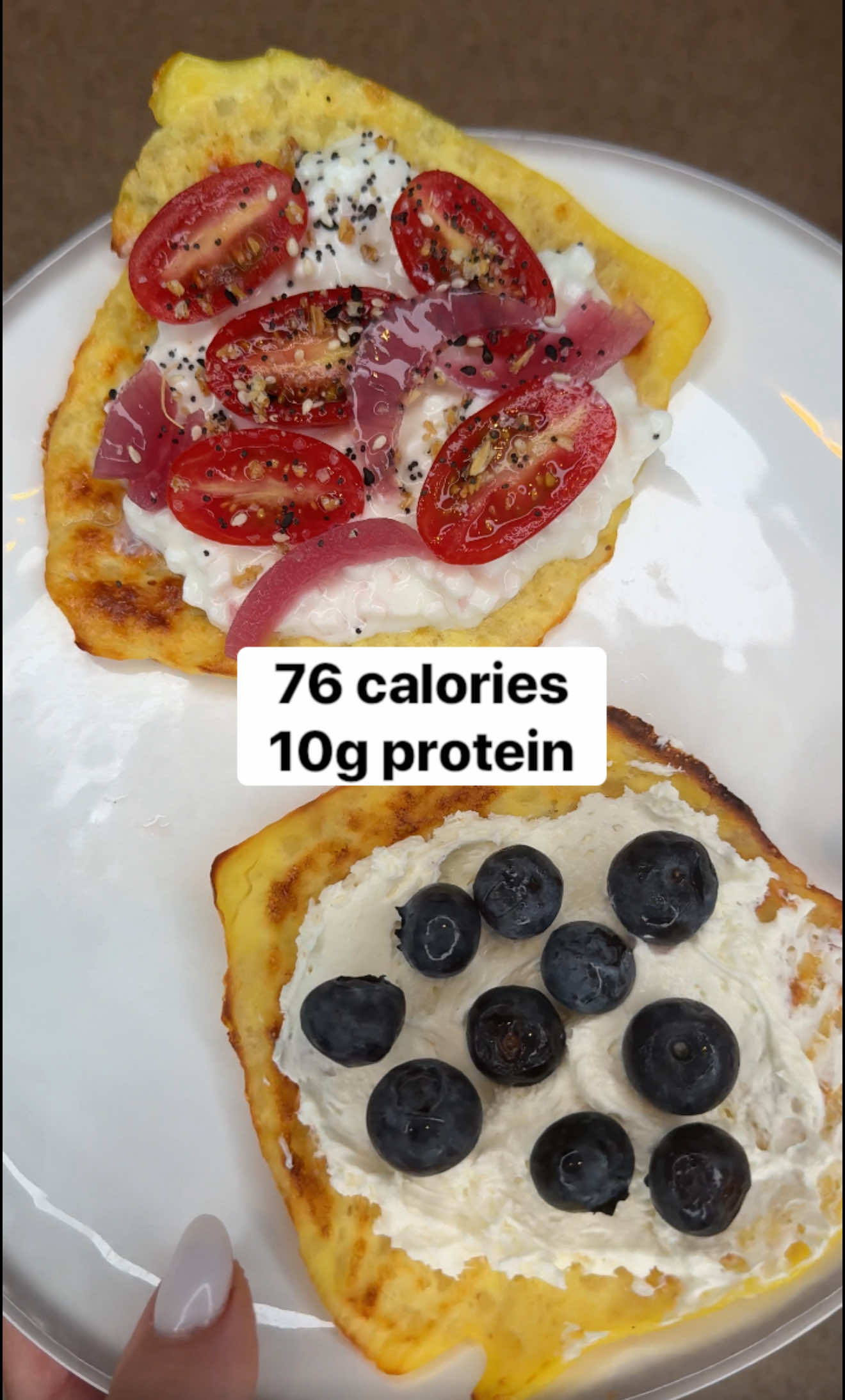 🍞 2-Ingredient High-Protein Flatbreads 🍞 Yes… these are made with just: 🥣 ½ cup 2% cottage cheese 🥚 1 whole egg ✨ Plus any seasonings you love Bake at 350°F for 30–40 minutes (depends how brown you like ‘em). Each flatbread = 76 calories + 10g protein 🙌 Top ‘em sweet or savory: 🍯 Sweet: Laughing Cow + blueberries + syrup 🍅 Savory: Laughing Cow + tomatoes + red onion + Everything Bagel seasoning 💡 Use them as pizza crust, a snack, or even an extra-high-protein turkey sandwich. 😉 Save this for your next meal prep day! 📝 #HighProteinRecipes #LowCalorieRecipes #HealthyFlatbread #ProteinBread #CottageCheeseRecipe             