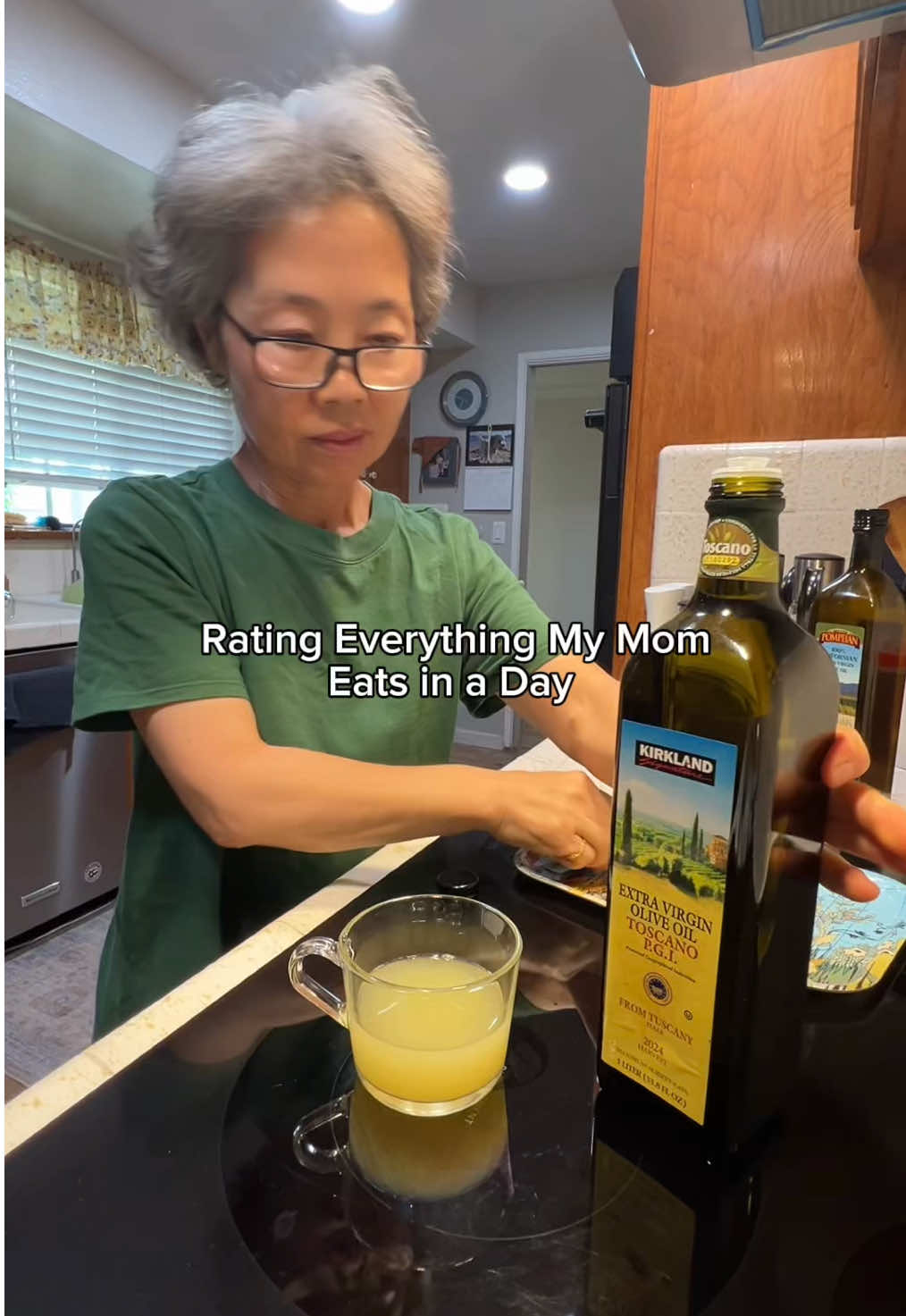 honest rating of everything umma eats in a day. The bean milk smoothie wasnt bad haha.  #whatieatinaday #koreanfood #umma #koreanmom #healthyrecipes #kimchi #coldnoodles