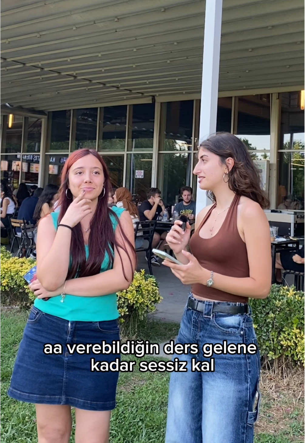 siz hangisinde konuşurdunuz?🫣                                                                    📸: @fmeltem, @heliinll                                           #fyp #yazokulu  #istanbultekniküniverstesi #itu #kampus 