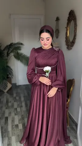 فستان اللون البرجاندي الترندي🥰 #فساتين_فخمه #خياطة_فساتين #فستان #سواريه #خياطة_وتفصيل 