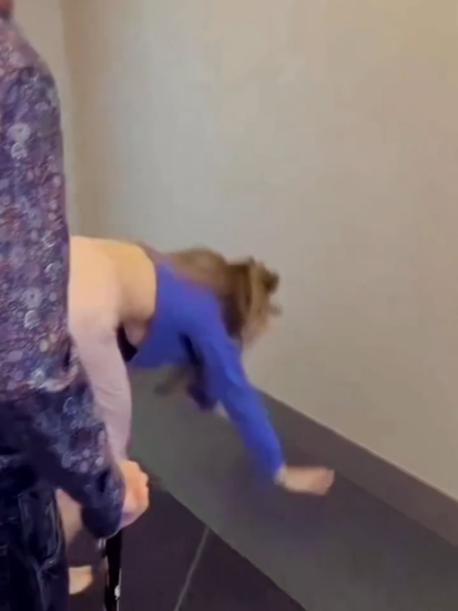 Bİ ÇEKİL BE ARKADAŞ...#kesfetedüş #shorts #keşfet #gündem #canliyayin #sokaksanatı #youtuber #youtubers #youtubeshorts #fenomen #youtubersentiktok #shortsvideo #sondakika #kesfetedüşsünartik  @fatihbulutofficial