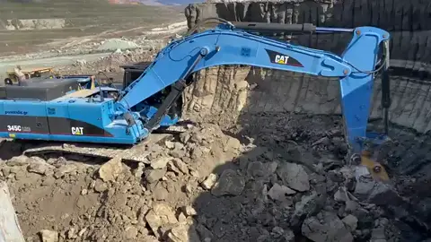  Caterpillar 345C Excavator Loading Trucks #caterpillar #excavator #trucks 