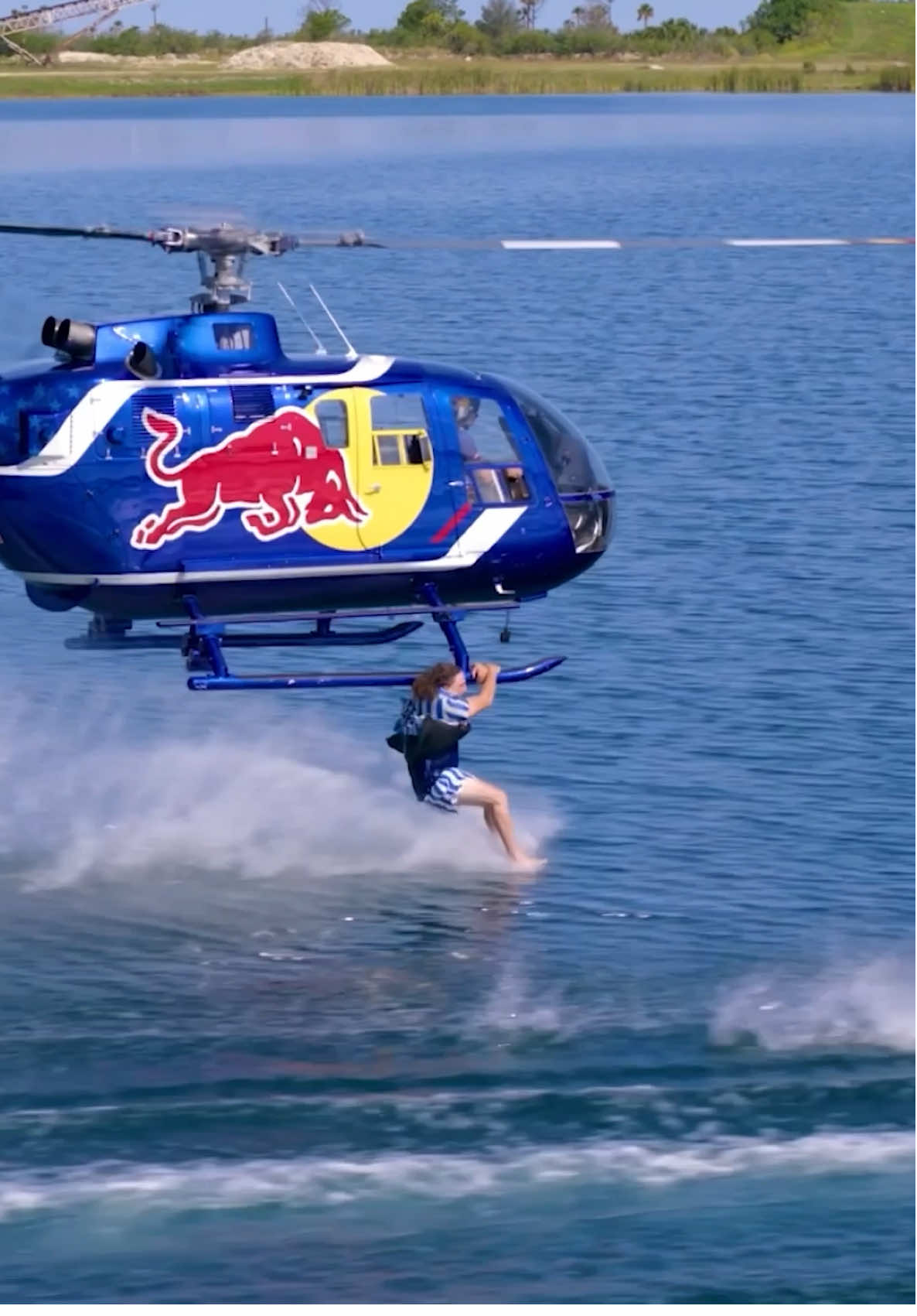 وراهم وراهم؟🚁 #givesyouwiiings #redbull #Summer #egypt #fyp 
