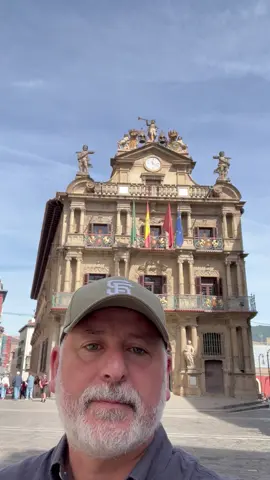 Plaza Consistorial, Ayuntamiento de Pamplona, España 🇪🇸. #pamplona #españa #ayuntamientodepamplona 