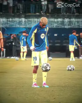 Lamine Yamal ✨✨#lamineyamal #barcelona #football #dribble #creatorsearchinsights @Lamine Yamal @Champions League @fcbarcelona @espagne @Ballon d'or @Football⚽️ 