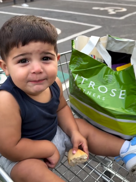 benchu comiendo pan 🥹❤️‍🩹 esta tan grandee 😭🤍 #amorinfinito♡☆♡ #tiktokponmeenparati #fypシ゚viral #viralvideotiktok #noflop 