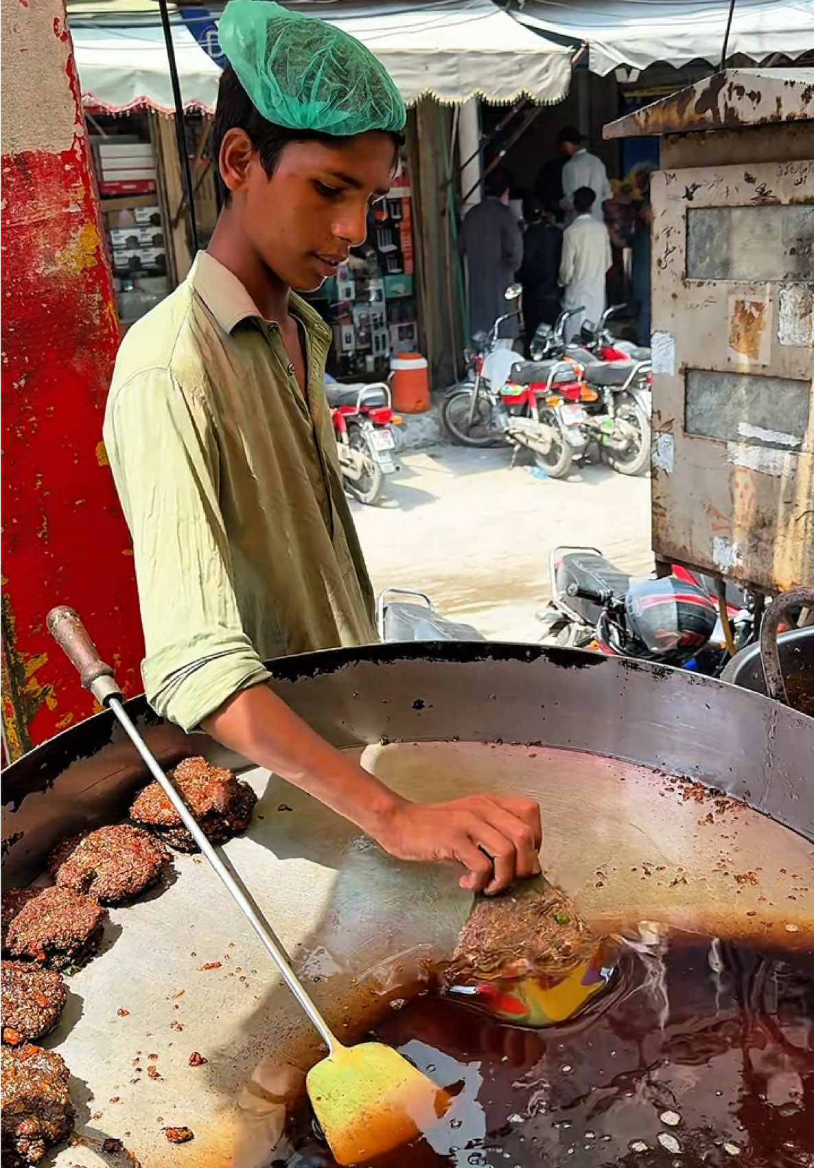 Chaplin Kebabımızı Denemek İçin Pakistan’a Geliyorlar !  Lahor Pakistan  #chaplin #kebap #food #lahore #islamabad #pakistan #reels 