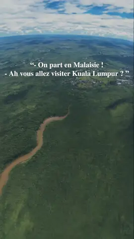 Welcome to Bornéo 🐊🌴 Lorsque l'on évoque la Malaisie tout le monde pense à Kuala Lumpur et c'est normal mais beaucoup oubli cette partie exceptionnelle de la Malaisie 🇲🇾 On avait l'impression d'être dans un documentaire de National Géographic 🤠 Si toi aussi tu veux explorer Bornéo, voir des orangs-outans, des nasiques, naviguer une rivière infestée de crocodile alors tout est dans mon guide Malaisie & Bornéo 📍⬇️ 📖 Lien en bio pour le télécharger  #Malaisie #malaysia #visitmalaysia #malaysiatrulyasia #malaysiatrip #asiatrip #asiatravel #travelcouple #KualaLumpur #asie #voyage #travel #borneo #crocodile #nasique #singe #visitborneo #fyp #pourtoi #pourtoii