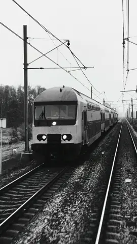 It’s just a train… No it’s the DDZ 😤 Heerlijke trein om op te werken vind ik zelf!  Wat vind jij van de DDZ? #dereisvanmorgen 
