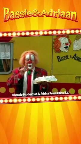 Wie een kuil graaft voor een ander… #bassie #adriaan #humor #fyp #voorjou 