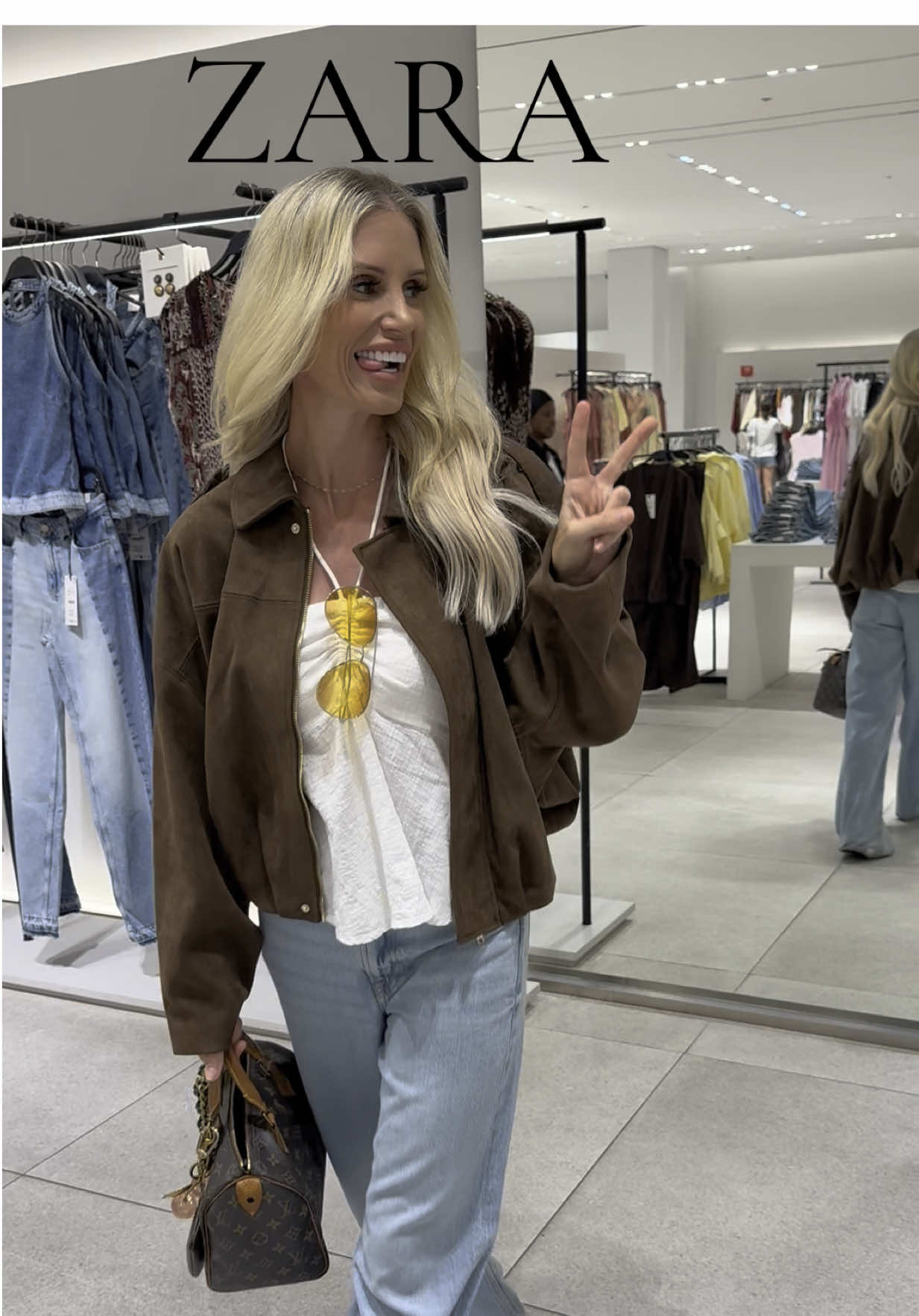 Suede season is coming 🤎🍁🍂  This gorgeous new brown colour has arrived in last seasons viral @ZARA bomber & I’m obsessed 😍 What do you think of the colour? Do you think it’ll be as popular as the khaki was last season? #zarajacket #suedejacket #zaraoutfit 