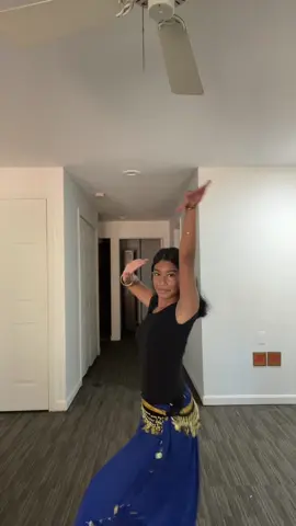 Uyi aama #foryoupage #dance #viral #bollywood #bellydance 