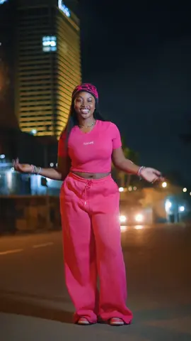 I couldn’t get this song and choreo out of my head bcoz of @𝒀𝑽_𝑽𝑨𝑵𝑺🧡 😻. Dc: @OLEMOJO🇰🇪 🎥: @adrielfotsography 🔥#tiktokcameroon🇨🇲tiktokafrica #miracle💜 #tiktokcotedivoire🇨🇮tiktok225 #danse #dance #fyp #explore 