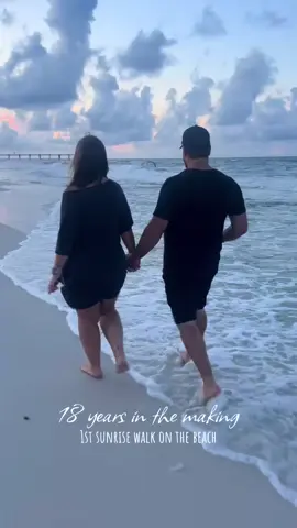 #highschoolsweethearts #couple #beach #sunrise 