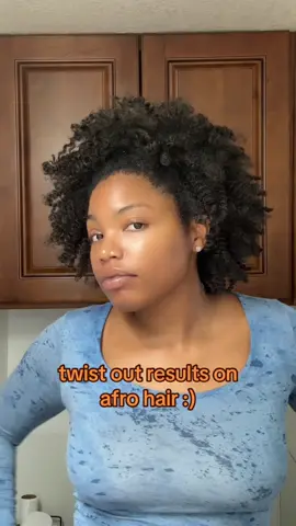 sorta got this afro thing down, but to be fair it’s the least amount of manipulation i’ve ever had to do to my hair so she’s thrivinggggg #afrohair #twistout #type4hair 