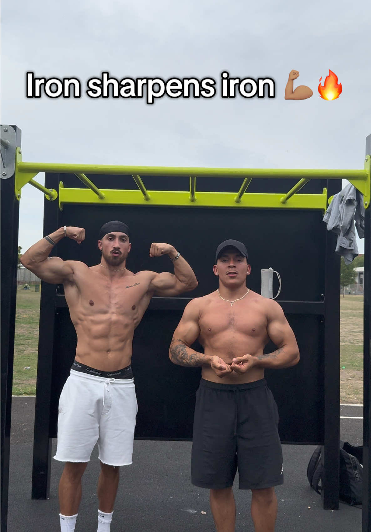 Pull-ups with my brother 💪🏽🔥 @Gtl_BR🇧🇷  #calisthenics #calisthenicsathlete #pullups #pullup #backtraining 