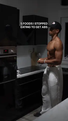 Read this ⬇️ 1⃣ Egg Whites Only I used to toss the yolk, thinking it was the “lean” choice. But the truth? The yolk is where the good stuff lives nutrients, healthy fats, and hormone support. It keeps you fuller for longer, reduces cravings, and actually supports fat loss. Now I eat the whole egg more satisfaction, better results. 2⃣ Almond Milk Sounds healthy, right? But most brands are just water, gums, and seed oils… with barely any almonds. I swapped mine for full-fat milk or coconut milk way more nourishing, no weird additives. 3⃣ Rice Cakes The OG “diet snack” — low in calories, but also low in nutrition. They spike your blood sugar, then leave you hungrier 20 minutes later. I replaced them with real, nutrient-dense snacks. My energy (and abs) are way happier. 4⃣ Nut Butters Delicious? Absolutely. But 2 spoonfuls can sneak in 400+ calories fast. They’re easy to overeat and can quietly slow down fat loss. Now I keep them in check. 5⃣ Diet Sodas Zero calories on the label, but still a gut disruptor. For me, they caused bloating, cravings, and messed up my digestion. Cutting them out brought clearer hunger signals, better digestion, and smoother progress. 💬 Comment “Guide” for my free Fat Loss Guide the exact system I used to drop 20 lbs. 📩 DM “Elite” for my 1:1 coaching training, nutrition & accountability built for you. #FatLossTips #FitnessMyths #NutritionFacts #FitnessCoach #fyp