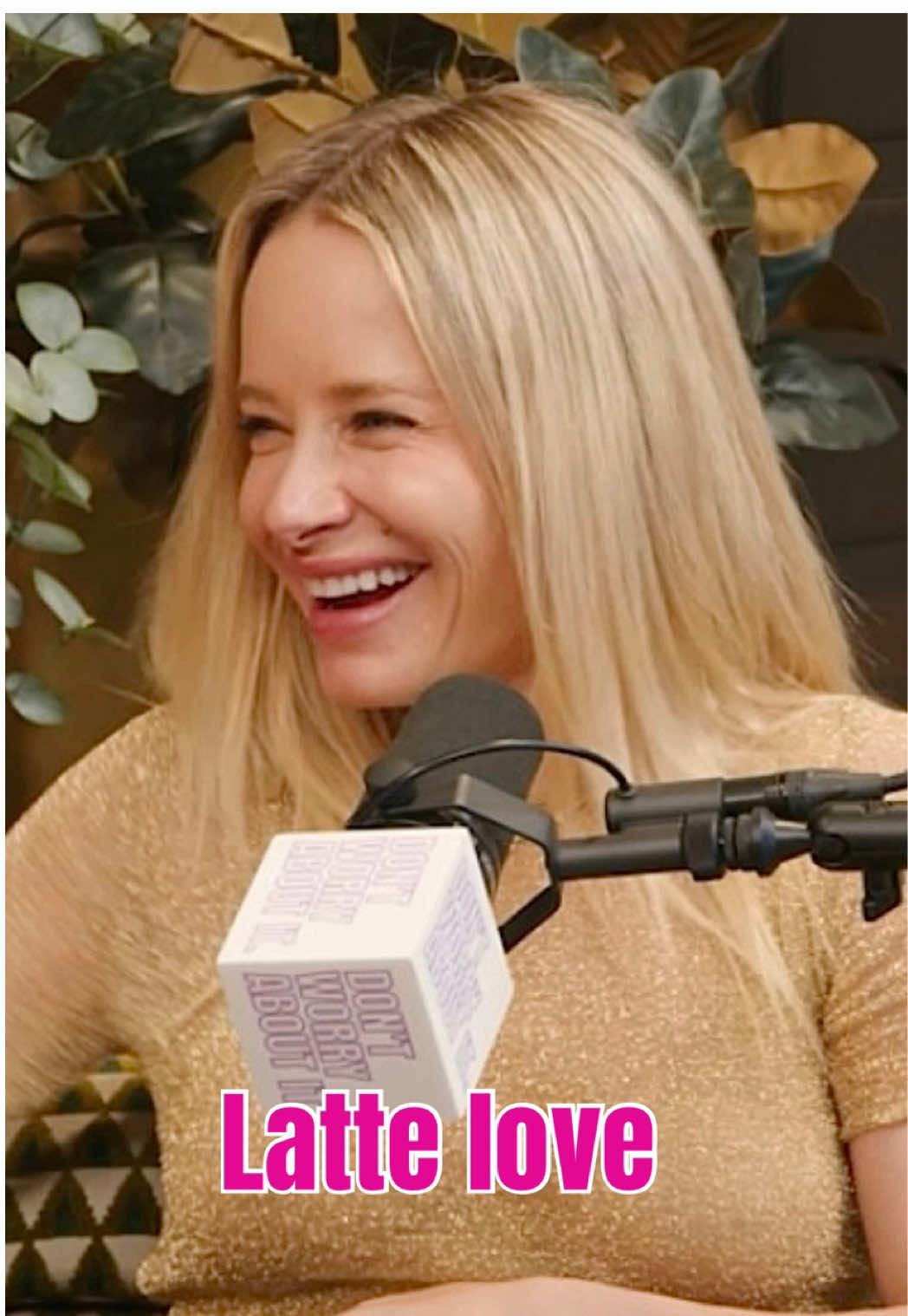 Sam gave her sister a latte love… and got an espresso shot out the door ☕🚪  #dontworryaboutit #baristalife #baristatok #baristaproblems 