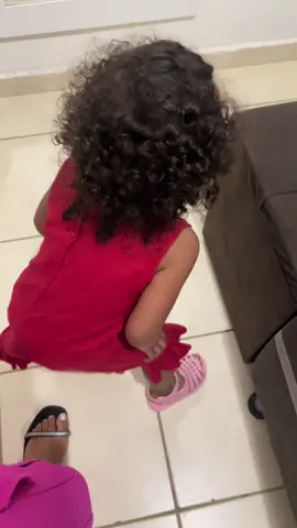 Cadê o tamanho ? Não tem neh , mais gostar de dançar igual não tem 😂😂 #criancastiktok #criançadançando #zumzumzum #aurora 