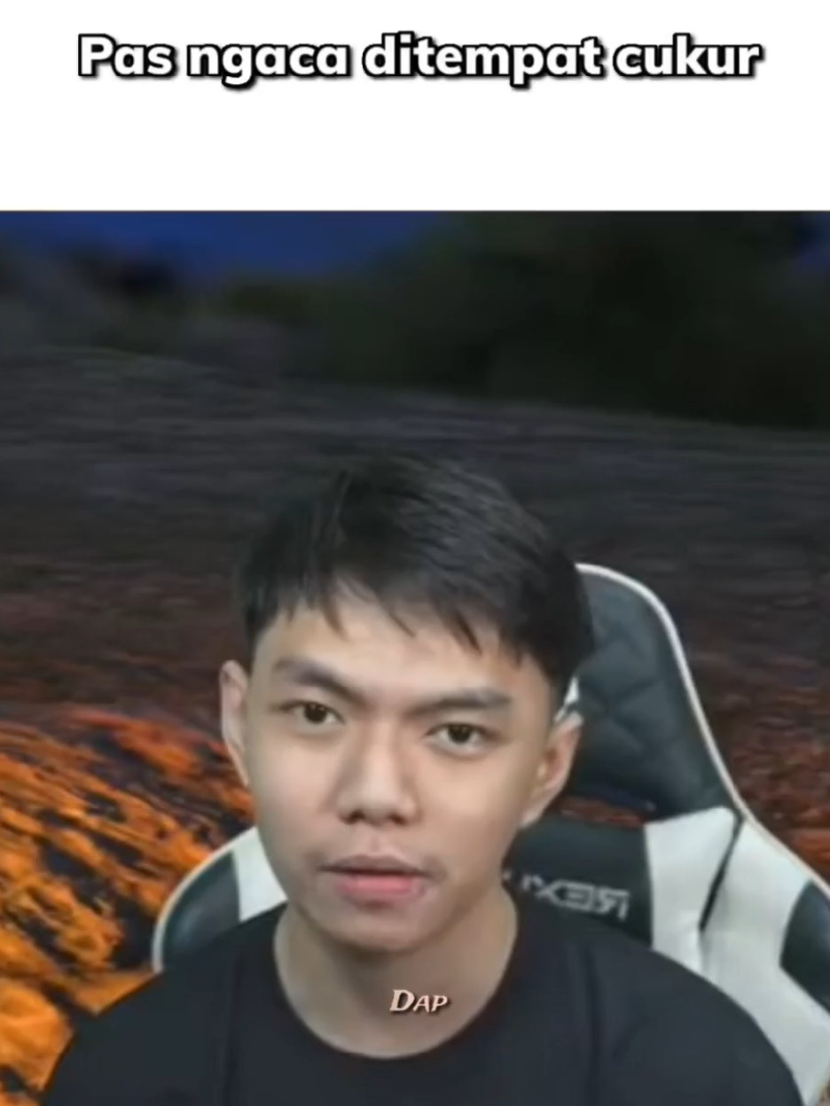 nyadarnya pas ngaca di rumah WKWK@slebew gaming  #slebewgamingclip #pov  #slebewgaming #fypシ #fyp 