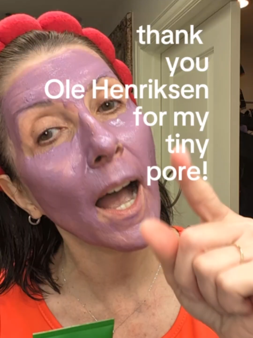 the change in my skin is immediate!! I have never had pores that I have to look in a magnifying mirror to see!! #poreminimizer #coldmask #claymask #violetmask #refineyourskin @Olehenriksen 