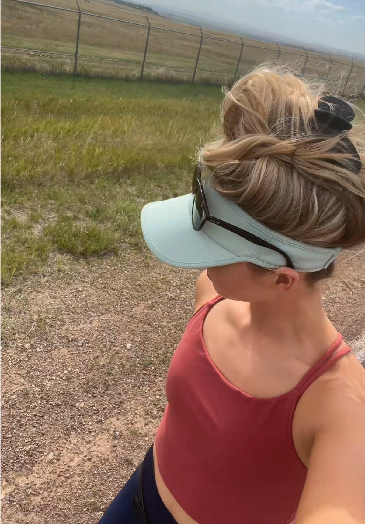 Cmon guys don’t be dramatic it’s not even that windy 🙄 #montanalife #girlswhotravel #westernwomen 