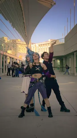 The Honmoon is sealed in Zaun 🧪 Ft. Silco (🙋🏻‍♂️) Jinx (@Michelle ) AU Powder (@vicki ) #kpopdemonhunters #arcane #golden #sdcc #cosplay 