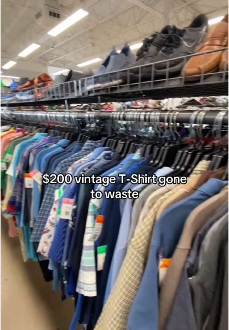 Bro who would do this 🙏💔🥀😭 #fyp #blowthisup #thirtingfinds #fypシ゚viral #thirting #Vintage #VintageT #90s This awesome vintage Q-TEE Shirt Detroyed and ripped RIP WHOEVER DID THIS IM COMIMG AFTER YOU