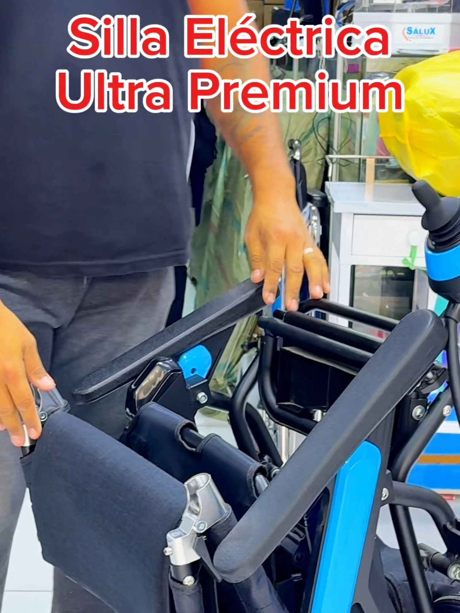 ⚡ 𝗦𝗜𝗟𝗟𝗔 𝗘𝗟É𝗖𝗧𝗥𝗜𝗖𝗔 𝗨𝗟𝗧𝗥𝗔 𝗣𝗥𝗘𝗠𝗜𝗨𝗠 𝗖𝗢𝗡 𝗙𝗥𝗘𝗡𝗢 𝗘𝗟𝗘𝗖𝗧𝗥𝗢𝗡𝗘𝗨𝗠Á𝗧𝗜𝗖𝗢 | 𝗦𝗔𝗟𝗨𝗫 ⚡ Esta silla de ruedas eléctrica está diseñada para brindar autonomía, comodidad y seguridad en cada desplazamiento. Su estructura de aluminio resistente y ligera facilita el transporte. ✅ Aluminio resistente, ligero y plegable ✅ Respaldo reclinable tipo maleta con correas y cinturón de seguridad ✅ Lona Oxford resistente, cómoda y transpirable ✅ Cojín acolchado removible ✅ Reposabrazos abatibles y ergonómicos ✅ Reposapiés abatibles antideslizantes ✅ Barra de manejo acolchada ✅ Frenos electroneumáticos de alta eficiencia ✅ Ruedas de aluminio con neumático sólido y antivuelco ✅ Modo manual y eléctrico ✅ Control remoto y joystick con velocidad, claxon y dirección ✅ Batería de litio, 6 km/h y autonomía 15 km ✔️ Distribuidores directos: Productos 100% originales y garantizados. ✔️ Compras a tu medida: Por unidad o al por mayor, ¡tú eliges! ✔️ Envíos a todo el Perú: Rápidos, seguros y hasta la puerta de tu hogar. 📦 ¿Listo para hacer tu pedido? ¡Fácil, rápido y confiable! 📲 Escríbenos por WhatsApp: 922 563 681 📍 O visítanos en cualquiera de nuestras tiendas: • Av. Emancipación 768 – Cercado de Lima • Jr. Cañete 480 – Cercado de Lima • Galería El Canchón, Int. 1121 - 1123 – Cercado de Lima #movilidadreducida #vidaysalud #saludybienestar💪 #saludortopédicaec #peru🇵🇪 #Salux #silladeruedas #sillasderuedas #silladeruedaselectrica #sillaselectricas #electricas #sillasderuedas #sillasderuedaselectricassalux #sillaelectrica #electricas #sillaselectricas #vidaysalud #sillasderuedaselectricassalux#electricas