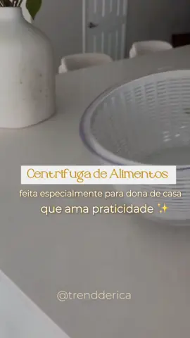 Se seu tempo é muito corrido assim como meu, mais vc não abre mão de deixar tudo organizado, então essa dica é pra vc dona de casa! Encontrei essa centrifuga de alimentos que me ajudou muito na hora da higienização das frutas e verduras, agora fica tudo organizado, higienizado e sequinho na geladeira! Vou deixar o link nos comentários! . . . #organizacao #higienizacao #alimentos #donadecasa 