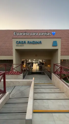 💙 Un paraíso para dos en Zorritos 💙 En nuestra cacería de lugares para parejas, llegamos a Casa Andina Select Zorritos… y quedamos encantados 🏖️✨ . Una gran piscina rodeada de palmeras, atención cálida que te hace sentir en casa y comida deliciosa que conquista desde el primer bocado 🍤🥗. . La playa está a solo pasos, ideal para ver juntos el atardecer más romántico de Tumbes 🌅. . Definitivamente, un lugar para vivir momentos que se quedan en el corazón. 💑  #Zorritos #CasaAndina #Tumbes #Parejas #travelblog 