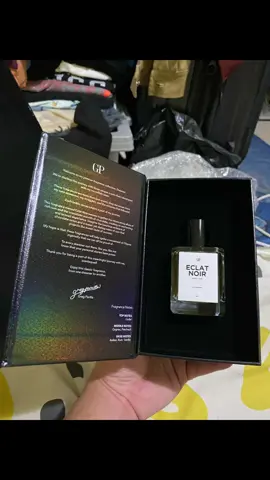 A gourmand masterpiece, the Eclat Noir opens with the rich warmth of cognac and rum and cherry, blending seamlessly with a creamy vanilla base, while amber and patchouli add a sensual depth, leaving a lasting, seductive trail. #eclatnoir #gregparilla #GP #NOAH #dreamercollection 