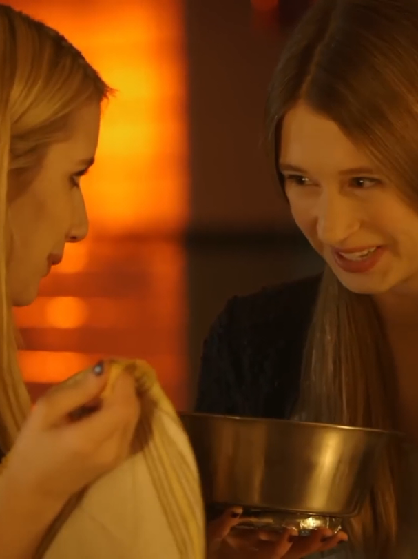 comfort cast ♡ #americanhorrorstory #ahs #taissafarmiga #evanpeters #jessicalange #sarahpaulson #explore #viral #fyp #edit 