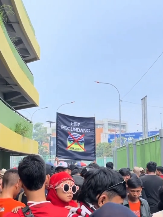 Jakarta casual..🧡 #fyp  #viral  #persija  #jakmania 