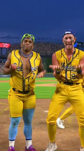 Did someone say 6 7? #savannahbananas #bananaball #lameloball #67 #baseballboys 