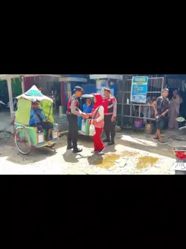 Kami Hadir Buat Anda Tersenyum, aman dan nyaman dalam beraktifitas. SatSamapta Polres Barru Laksanakan Giat Patroli Perintis Presisi di Pasar Sentral Barru dengan memantau aktifitas pengunjung Pasar, para pedagang / pelaku Usaha lainnya Guna Cegah Gangguan Kamtibmas.