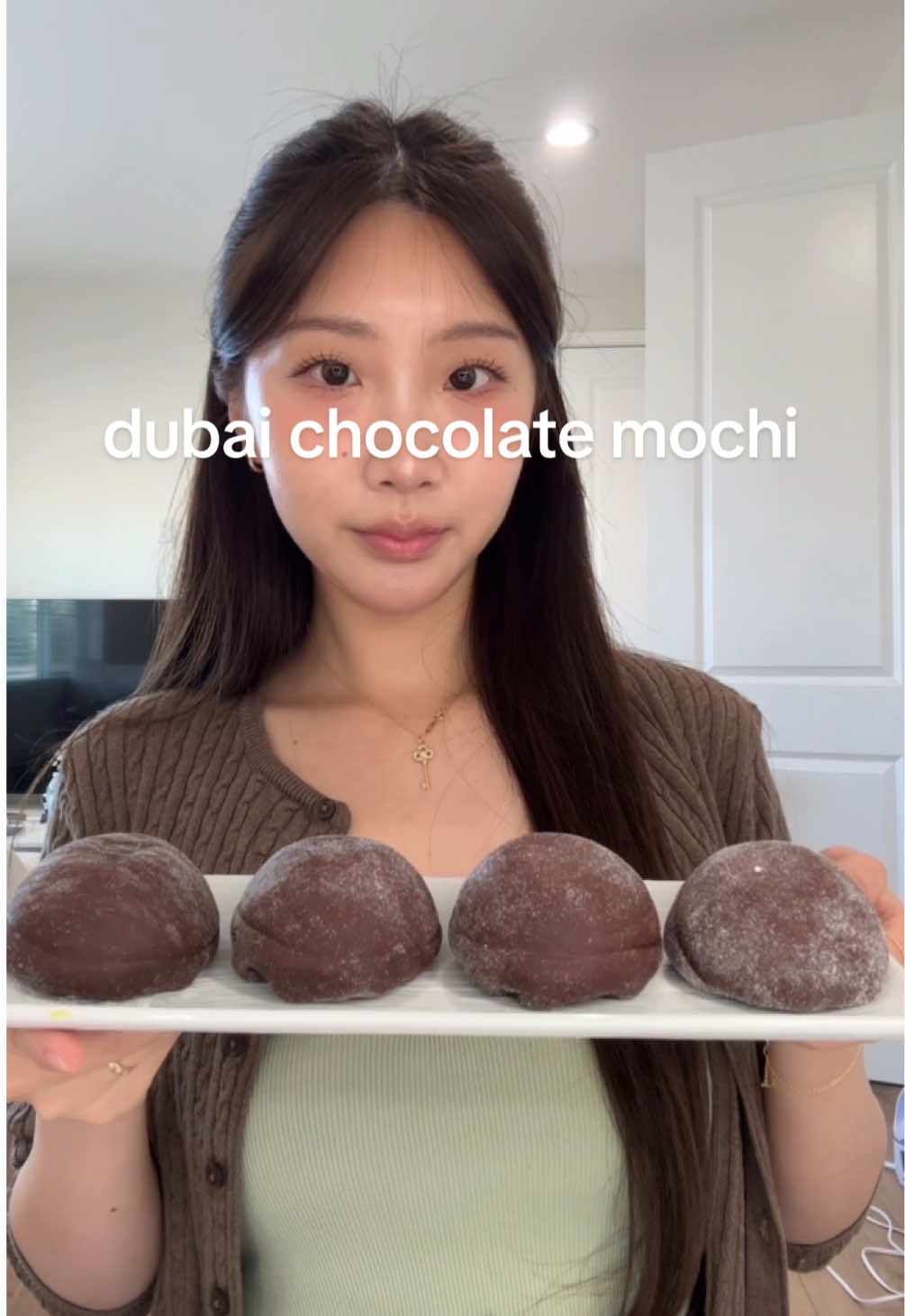 😋#dubaichocolatemochi #mochimukbang #tiktteok #dubaichocolate #crunchy 