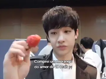 where's the strawberry? ;-; 🍓👄🍓 #straykids #straykidsstay #floptok #morangodoamor #fy 