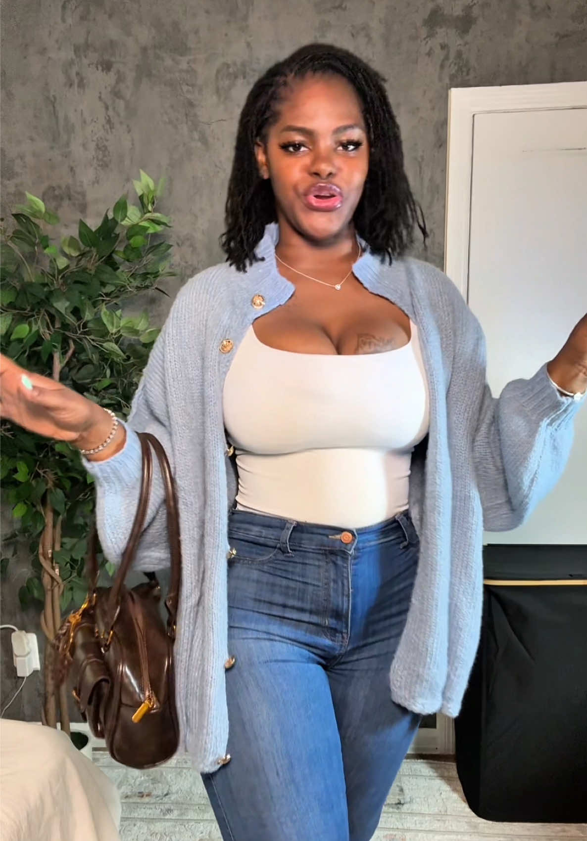 Cozy up in style this fall 🍂✨ The Lannew Oversized Chunky Knit Cardigan is your go-to for effortless layering, warm vibes, and timeless chic. #OversizedCardigan #FallSweaterWeather #ChunkyKnitStyle #CozyAndCute  