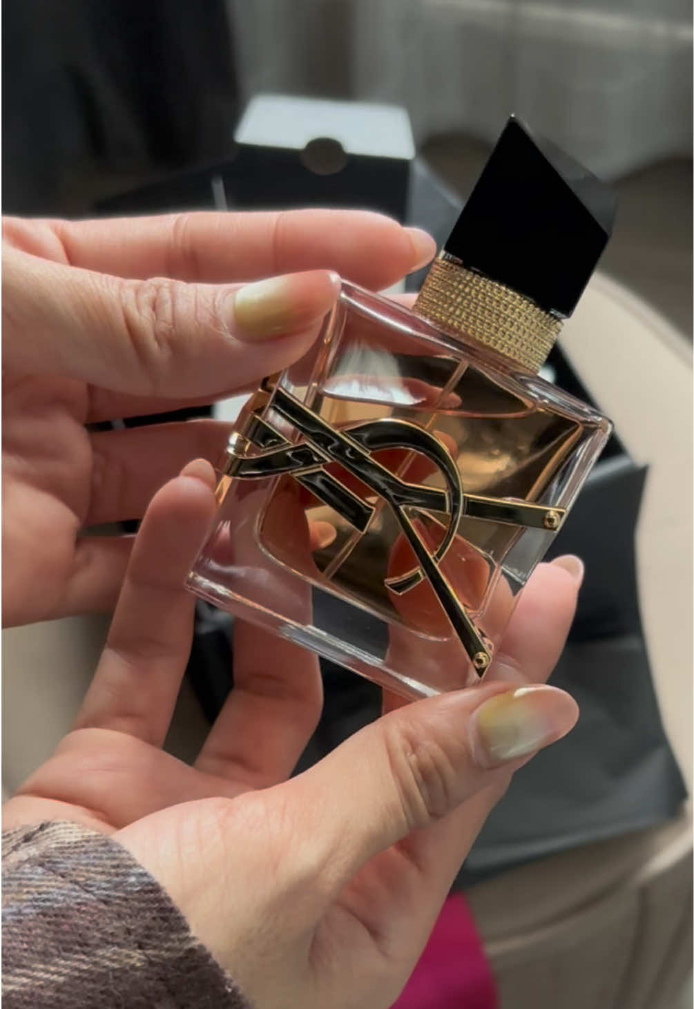 กลิ่นสร้างเรื่องมาก ใครเข้าใกล้คือต้องทัก  #น้ำหอม #น้ำหอมysl #perfume #ysl #หอม #ป้ายยา #faahreview 