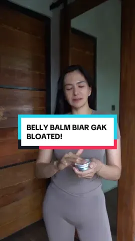 Kesel gal sama perut bergelambir ? Pengen di bakar biar lebih singset? Body goals? Yuk oles Belly Balm dari PeekMe . Kece loh, balsem ini panas, bisa bantu bakar lemak di perut, lengan dan paha. Olesin aja sebelum olahraga, sehabis mandi dan pas mau tidur supaya lebih maksimal. Jangan lupa body ideal tidak instan, dibarengi dengan pola makan yang tepat dan olahraga akan lebih baik.  #bodygoals #chefchitra #burn