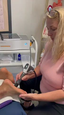 Extracorporeal shockwave therapy (ESWT) helps in the treatment of neuropathy by promoting tissue healing and aiding in the repair of damaged nerves.  #fyp #discover #explore #painrelief #pain #painmanagement #diabetes #neuropathy 