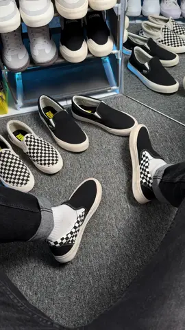 Rekomendasi sepatu slip on pria keren dari brand lokal Thunderbear #sepatusneakers #sepatucowok #sepatuslipon #sepatucasual #thunderbear 